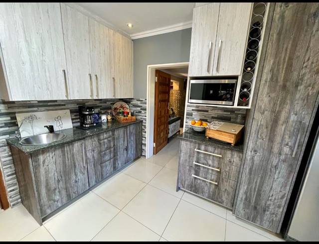 6 BEDROOM HOUSE FOR SALE IN KENMARE